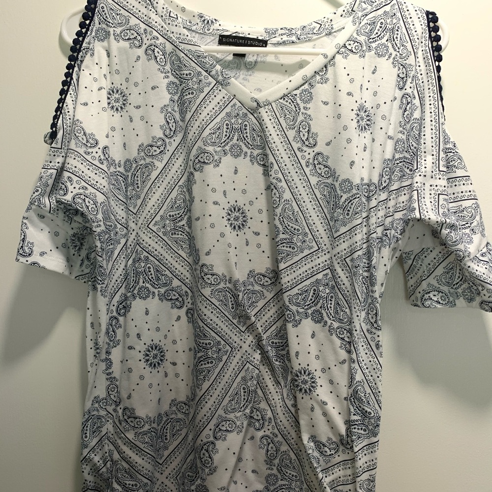 Shirt with open shoulder